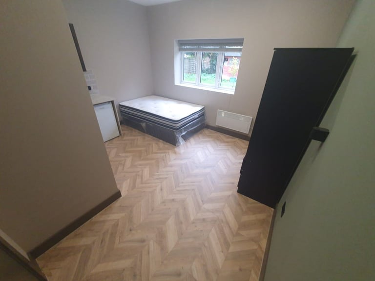 BENEFITS ACCEPTED - Studio Flat Available in Surrey Spelthorne TW17