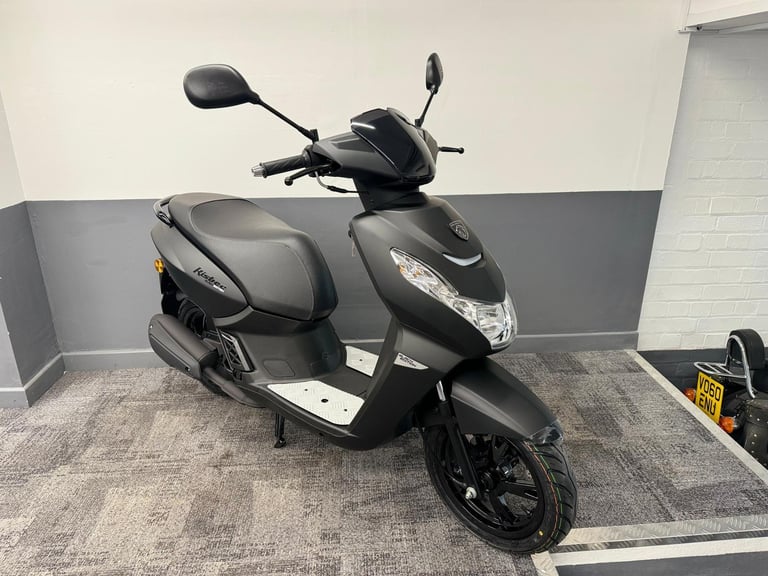 BRAND NEW PEUGEOT KISBEE 50 BLACK EDITION 50cc MOPED 2 YEAR WARRANTY+ DELIVERY