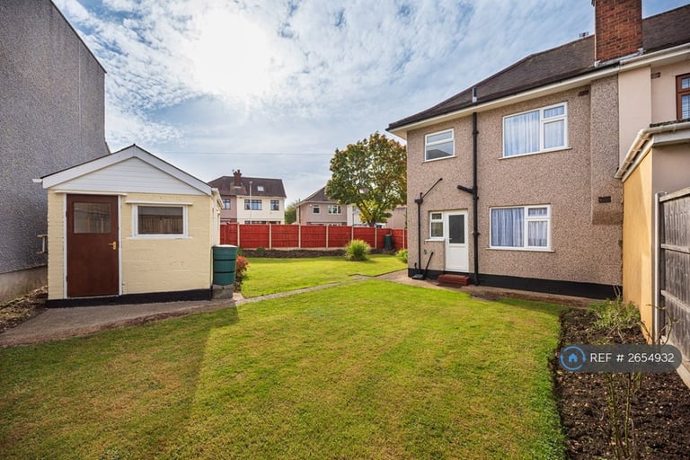 3 bedroom house in Victoria Avenue, Romford, RM5 (3 bed) (#2654932)