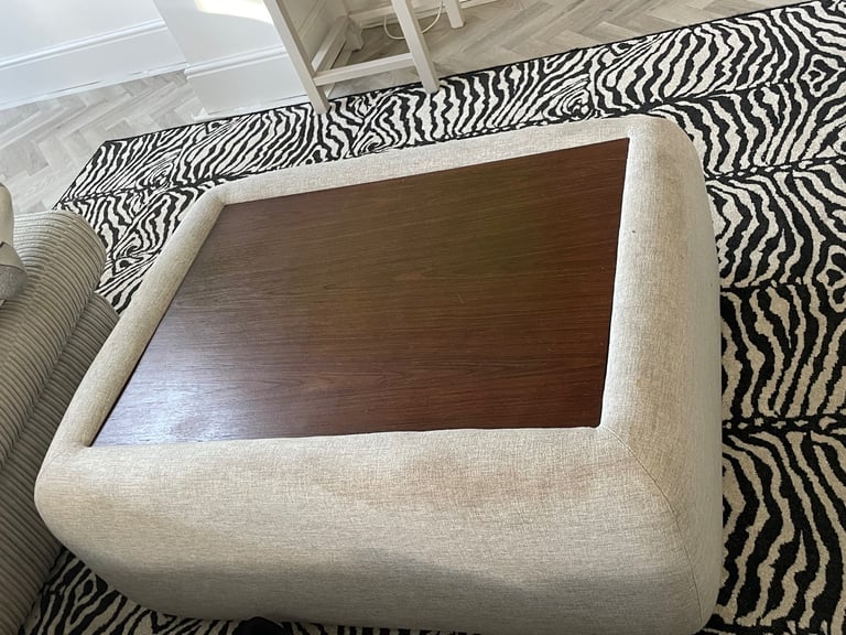 Footstool/coffee table 