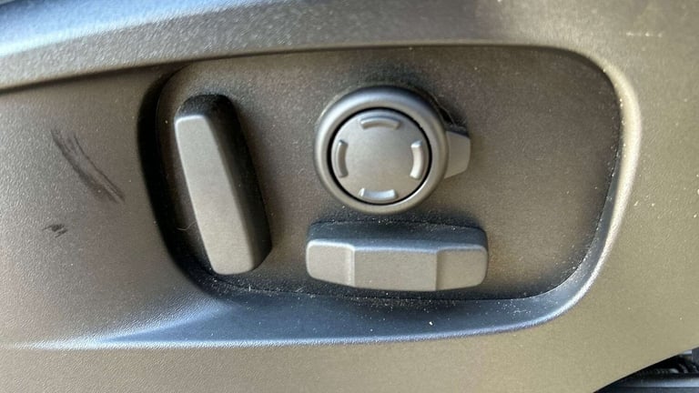 2024 Land Rover Defender 3.0 D250 X-Dynamic HSE 90 3dr Auto ESTATE DIESEL Automatic