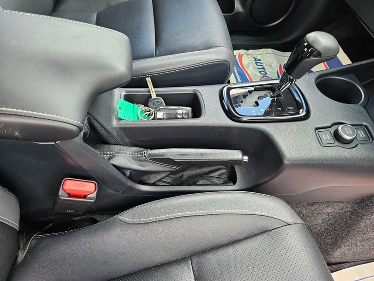 2025 Toyota Hilux INVINCIBLE X 2025 (25)  2000 miles Pick Up Diesel/Ele Automatic