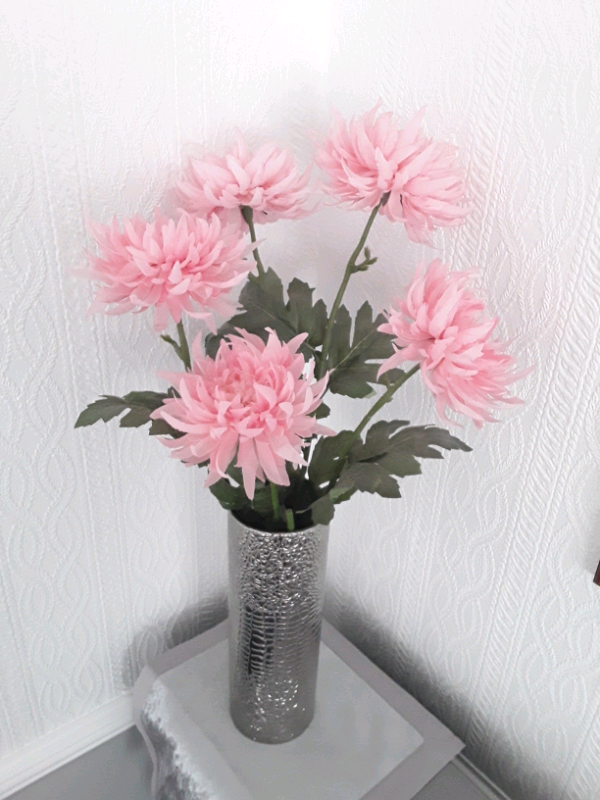 Wilko silver snake print vase & pink flowers (5 chrysanthemums) P/lee