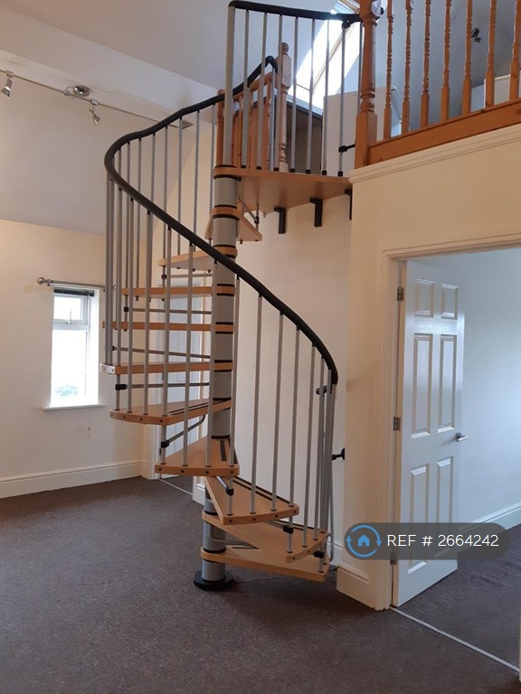 2 bedroom flat in Berrow Road, Burnham On Sea, TA8 (2 bed) (#2664242)