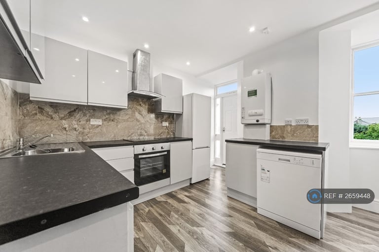 image for 2 bedroom flat in Montpellier Terrace, Scarborough, YO11 (2 bed) (#2659448)