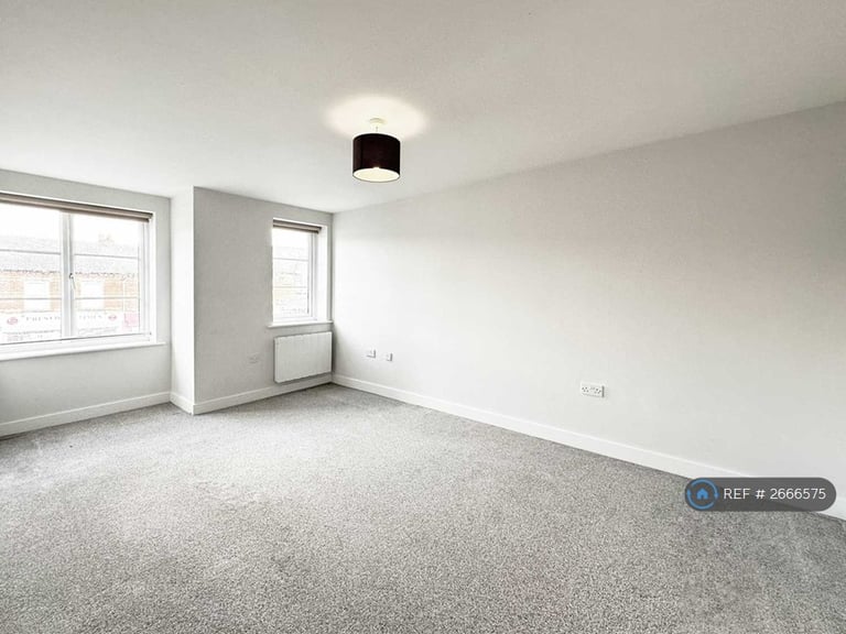 2 bedroom flat in George Street, Prestwich, Manchester, M25 (2 bed) (#2666575)