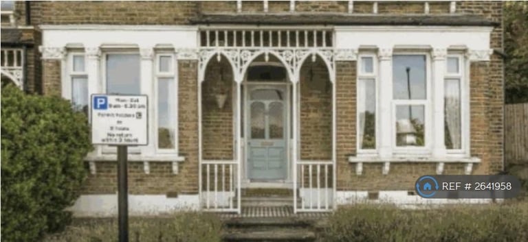 2 bedroom flat in Eastcombe Avenue, London, SE7 (2 bed) (#2641958)