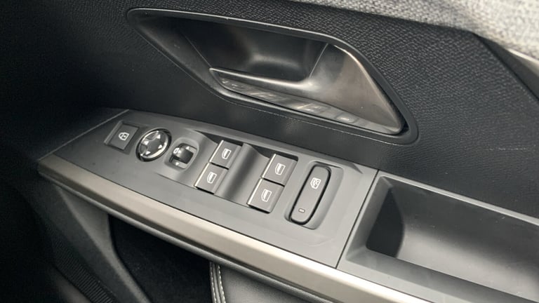 2025 Peugeot 5008 1.2 HYBRID GT SUV 5dr Petrol Hybrid e-DSC6 Euro 6 (s/s) (136 ps) SUV Hybrid Aut...