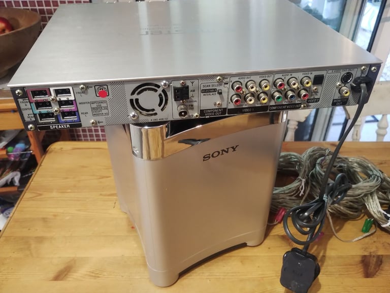 Sony DAV-S550 5.1 Surround Sound DVD Player Home Cinema System