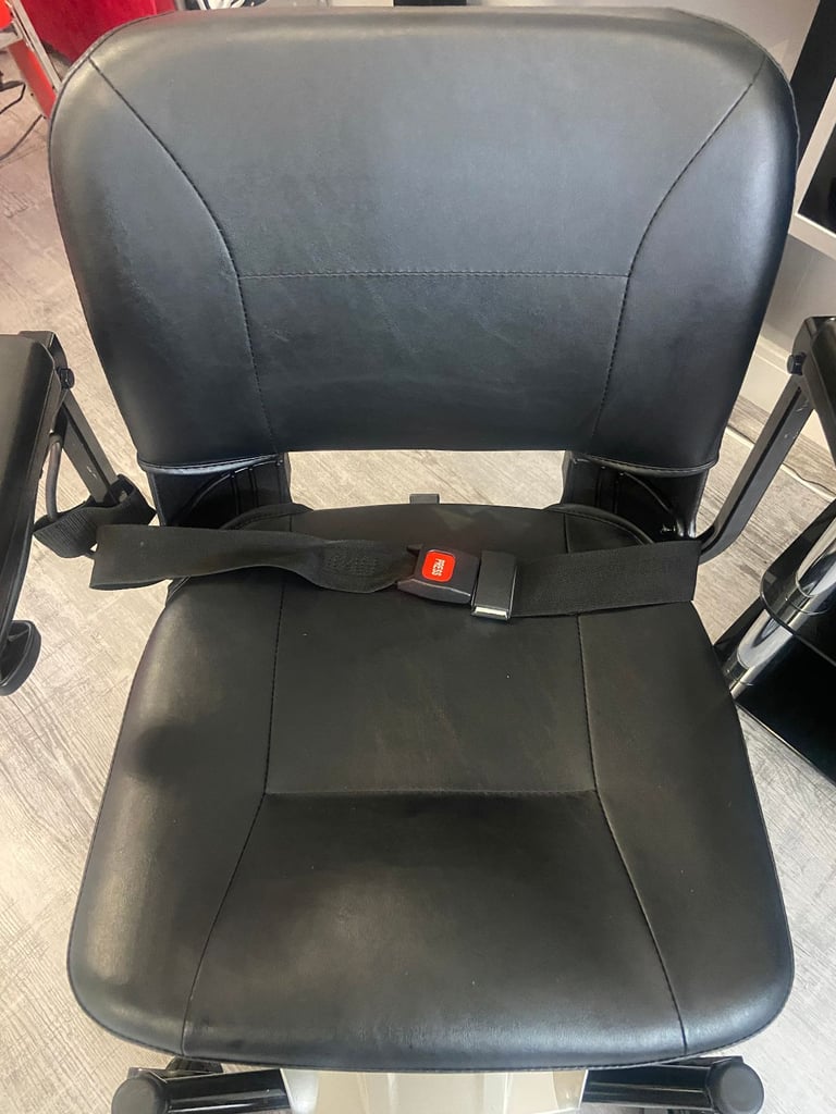 Mobility power chair, Electric wheelchair I-Go Crest CSS, 18 months old. Free delivery possible.