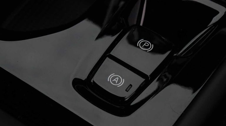  Volvo XC40 B4 (P) Ultra Bright (Sunroof, Harman Kardon, 360 Camera) Petrol/Electric Hybrid Autom...