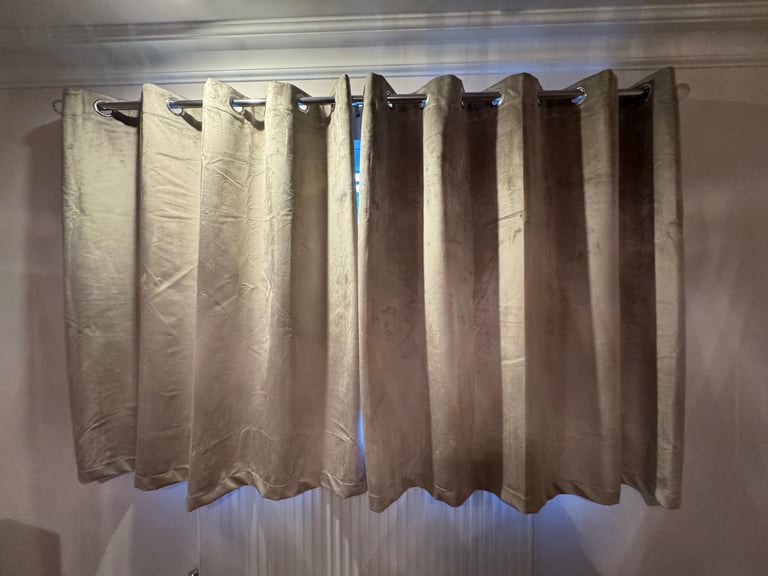 image for Laurence Llewelyn-Bowen Mink velvet Eyelet Curtains