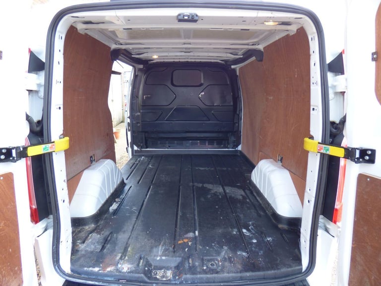 FORD TRANSIT CUSTOM 2.0 300 EcoBlue Trend AUTOMATIC **ALSO COMES WITH 15 MONTHS