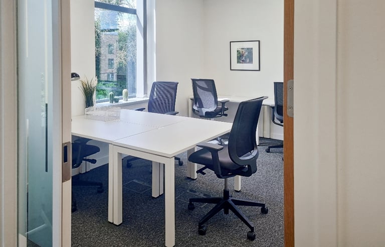 Harpenden - AL5 4US, Find office space in Regus Harpenden, Waterside for 5 people 
