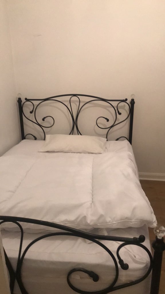 Room for rent only students 