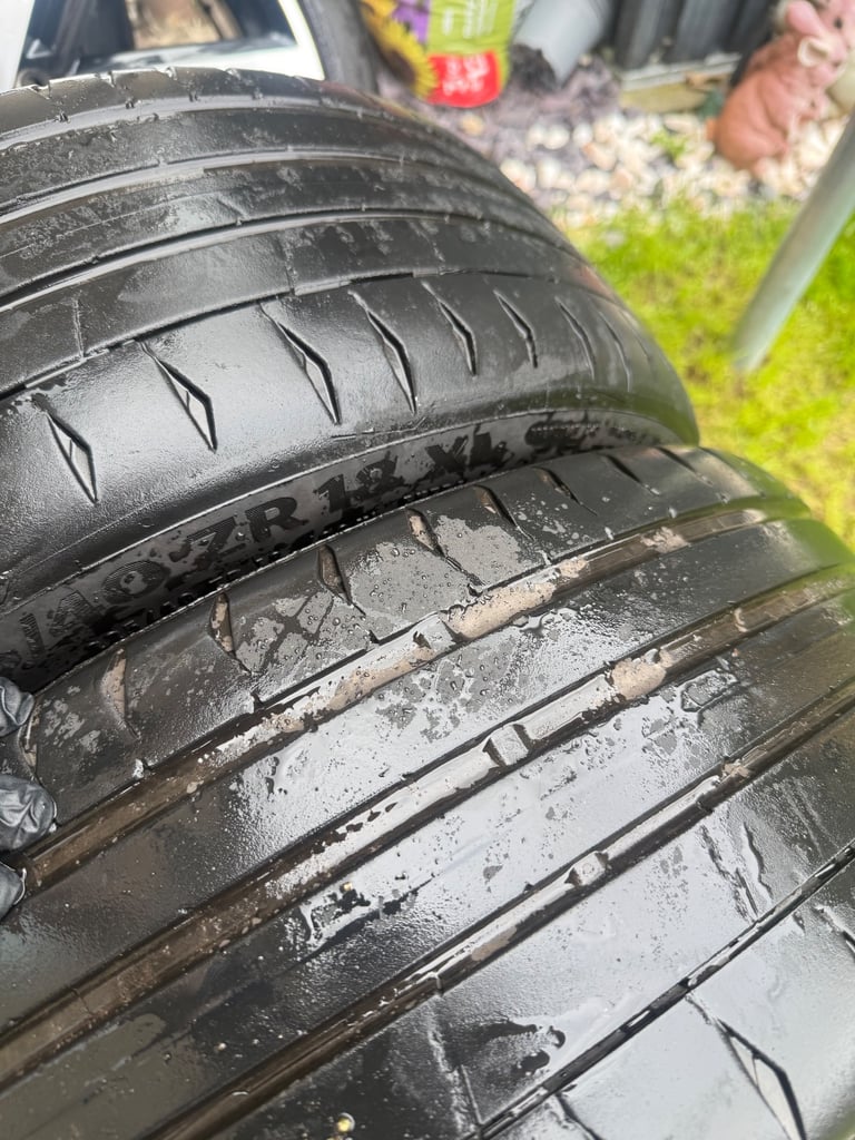 Genuine Volkswagen Golf GTI alloys and tyres