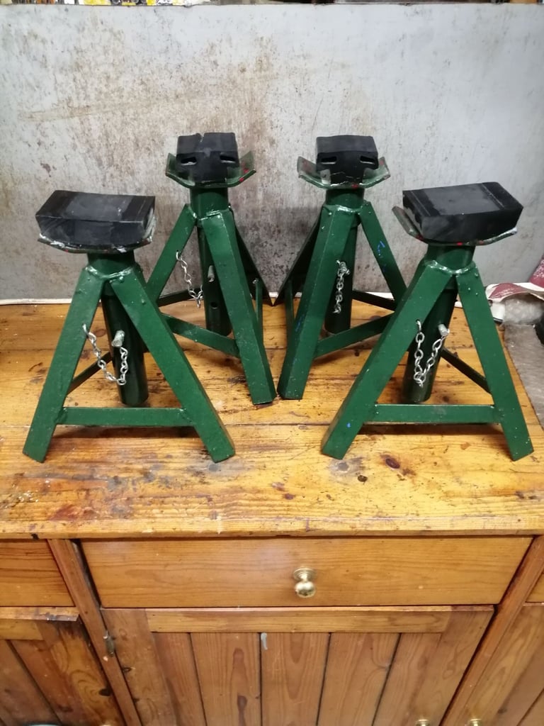 4 Axle stands 