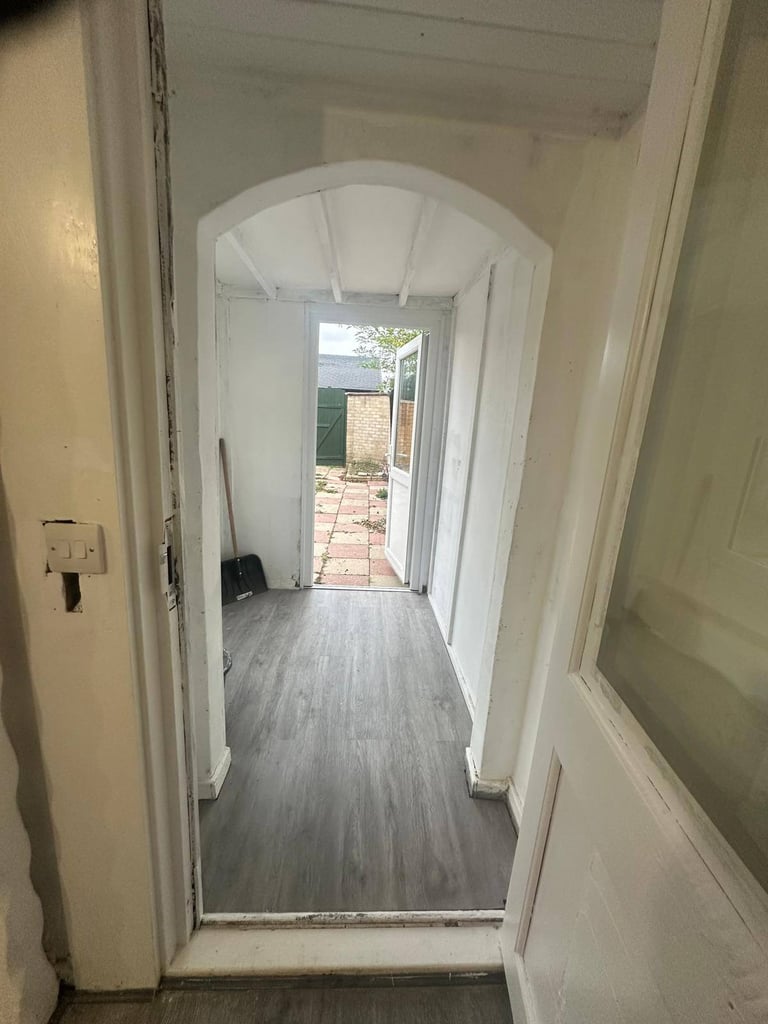 Spacious 3 Bedroom with 2 Reception House Available To Let In Romford (SS13 3PD)