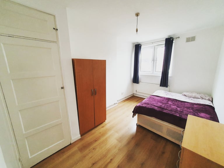 Bright double bedroom within a few mins walk to Bethnal Green tube station. All bills INC