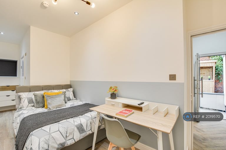 Property to rent in AshtonunderLyne, Manchester, Flats and Houses to