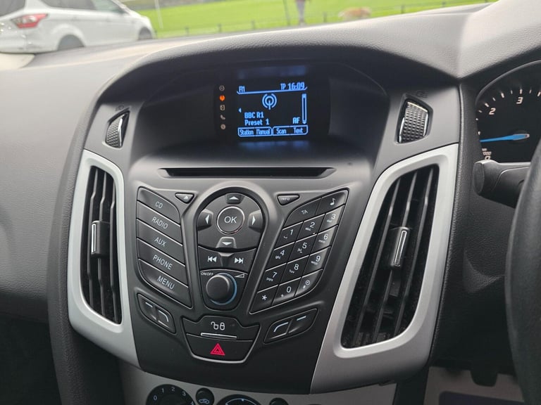 2013 Ford Focus 1.6 TDCi Zetec Euro 5 (s/s) 5dr Hatchback Diesel Manual