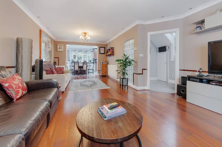 image for Spacious modern 4 bedroom house, located off shirehall Lane, NW4