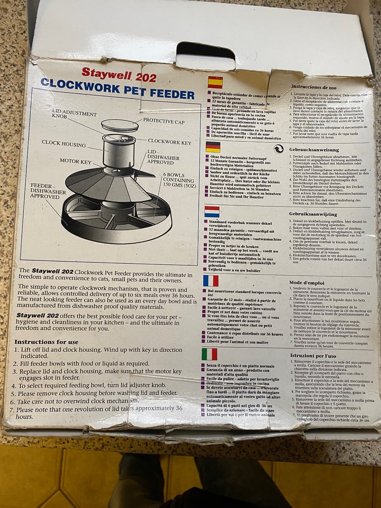 Pet safe cat/small dog flap.& Pet feeder.