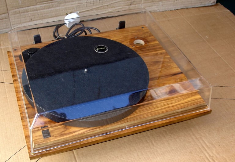 image for Revolver Turntable RS (needs an arm)