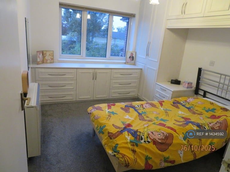 1 bedroom flat in Westminster Court, London, E11 (1 bed) (#1434592)
