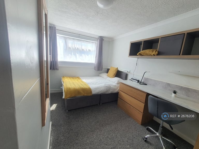 4 bedroom house in Clyde Gardens, Bath, BA2 (4 bed) (#2678208)