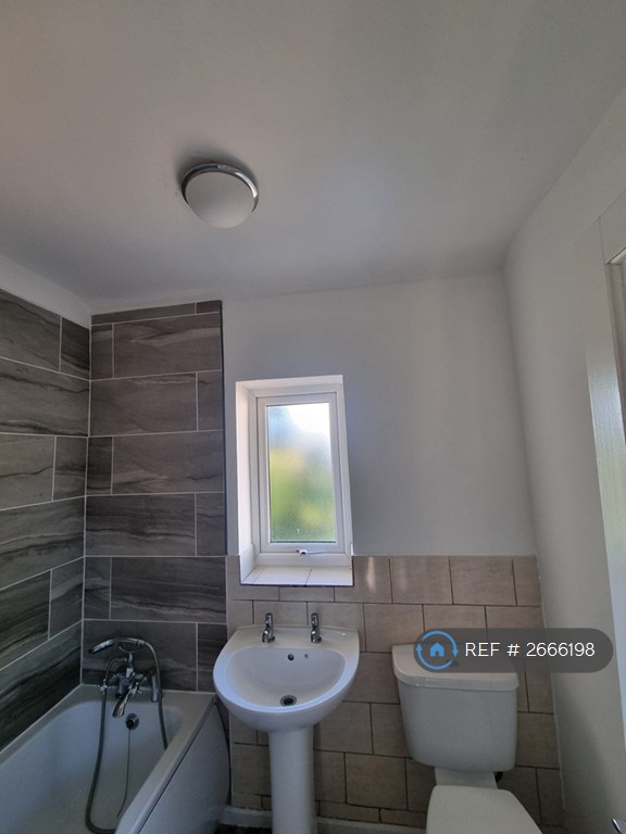 3 bedroom house in Merrivale Road, Stafford, ST17 (3 bed) (#2666198)