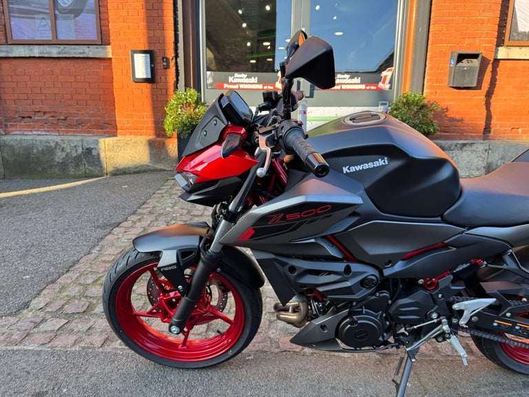 Kawasaki Z500 SE naked motorcycle in Red, A2 licence- only 13 miles 
