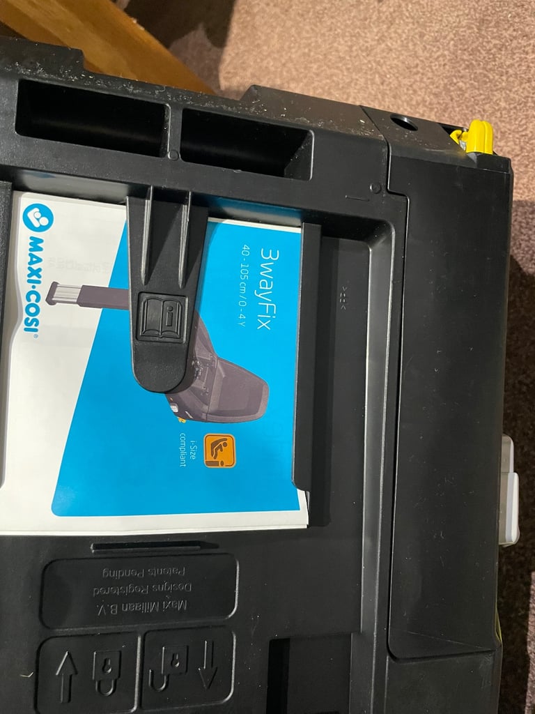 Maxi cosi car seat and base with iso fix 