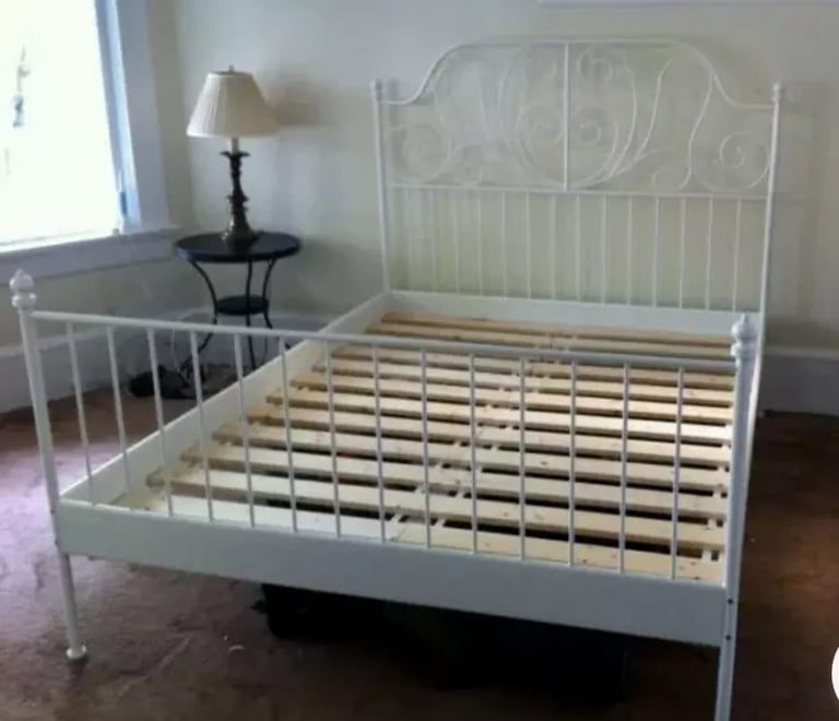 image for King size bed with memory foam mattress (can deliver)