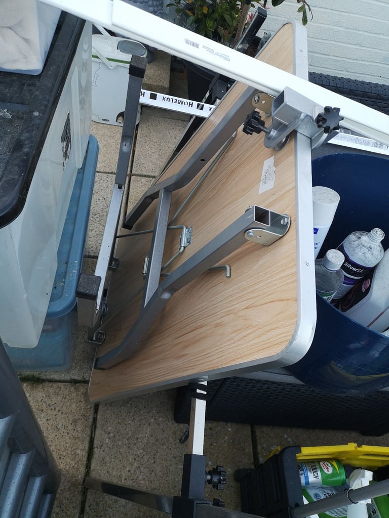 Dog grooming table and hair dryer bracket