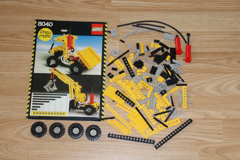 Lego Technic 8040 Building Set complete with insructions in