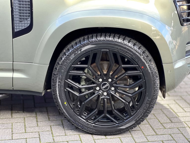 2020 Land Rover Defender 110 2.0 SD4 S SUV + BODYKIT + 22 ALLOYS + 5dr Diesel Auto 4WD Euro 6 (s/...
