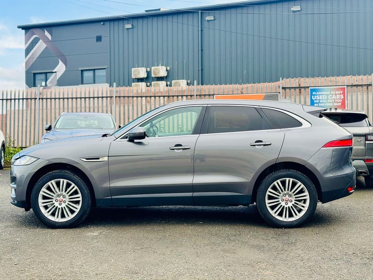 2017 Jaguar F-Pace 2.0d Portfolio 5dr Auto AWD ESTATE DIESEL Automatic