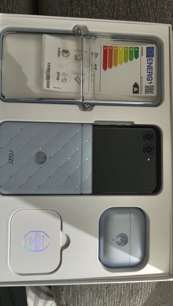 Motorola razr 60 Swarovski edition