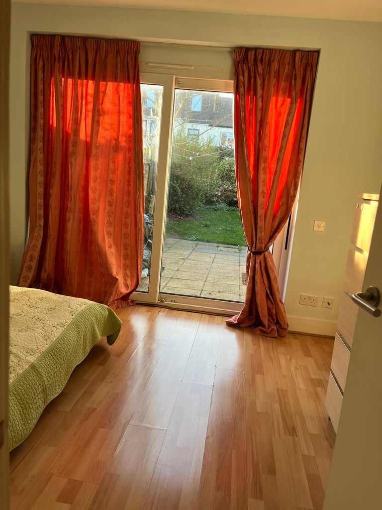 Spacious Double Room in Golders Green - single person