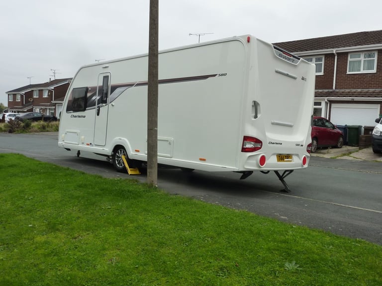 Swift Charisma FIXED ISLAND BED 2018