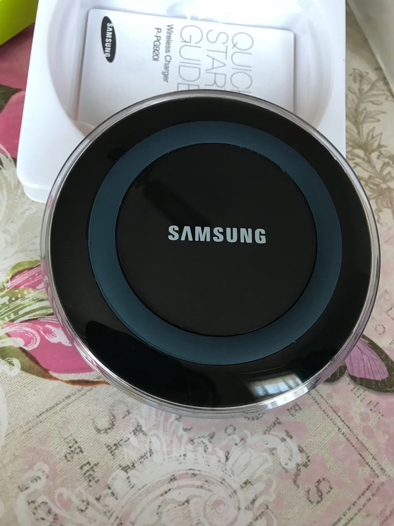 Clearance 35 x Samsung Galaxy QI Wireless Charger Charging Pad– Black/ White