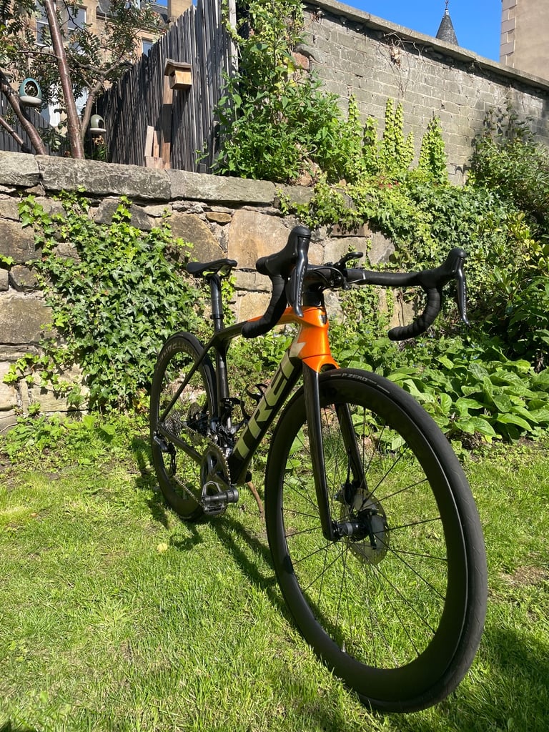 Trek Emonda SL7 2021 – Ultegra Di2 – Carbon Smoke/Orange – Size 52cm – Excellent