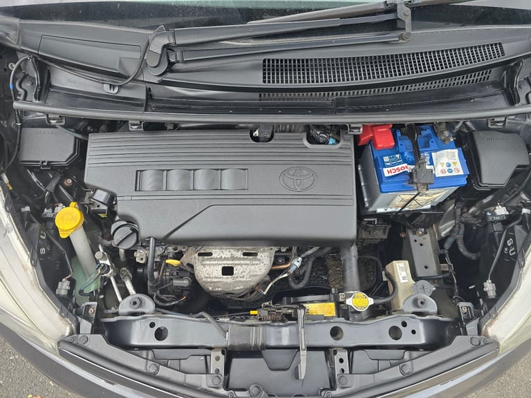Toyota, YARIS, SR,Dual VVT-i SR Euro 5 3Dr 2013