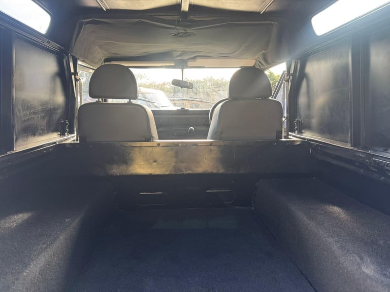  Land Rover Defender 90 2.5 TDi County Station Wagon 3dr Diesel Manual (111 bhp) Diesel Manual
