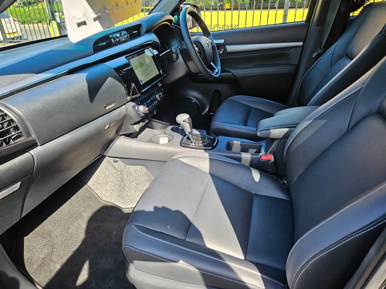 2025 Toyota Hilux INVINCIBLE X 2025 (25)  2000 miles Pick Up Diesel/Ele Automatic
