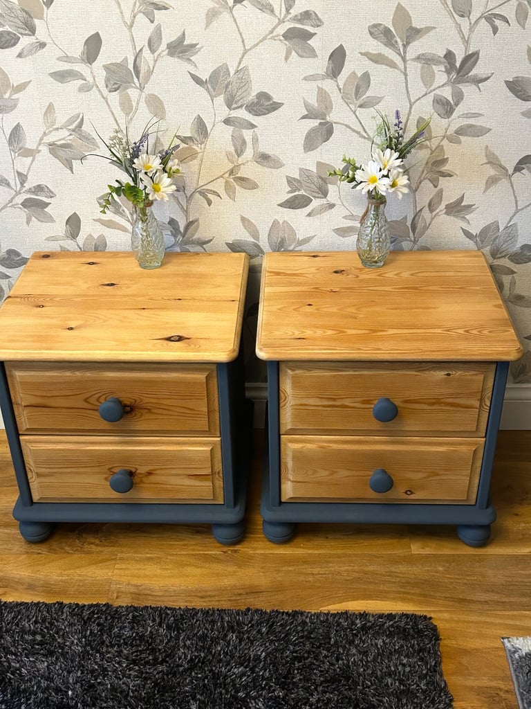 2 solid pine bedside tables 
