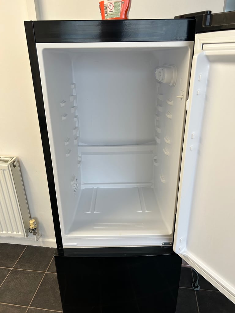 Black swan fridge freezer