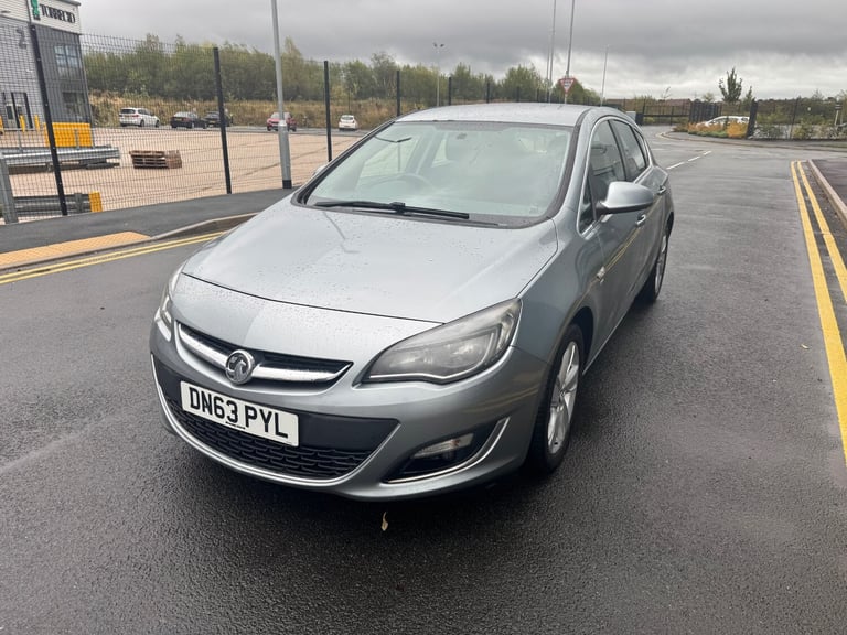 2013 Vauxhall Astra 1.4i 16V SRi 5dr HATCHBACK Petrol Manual