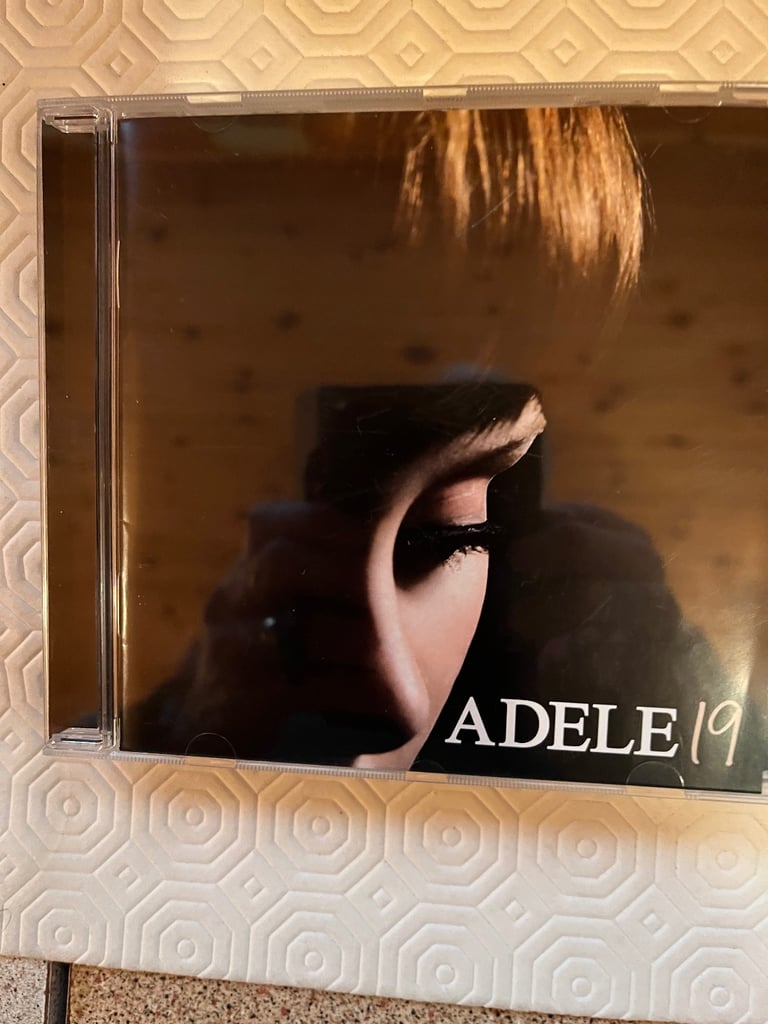 2 Adele CDs. 19 and 25